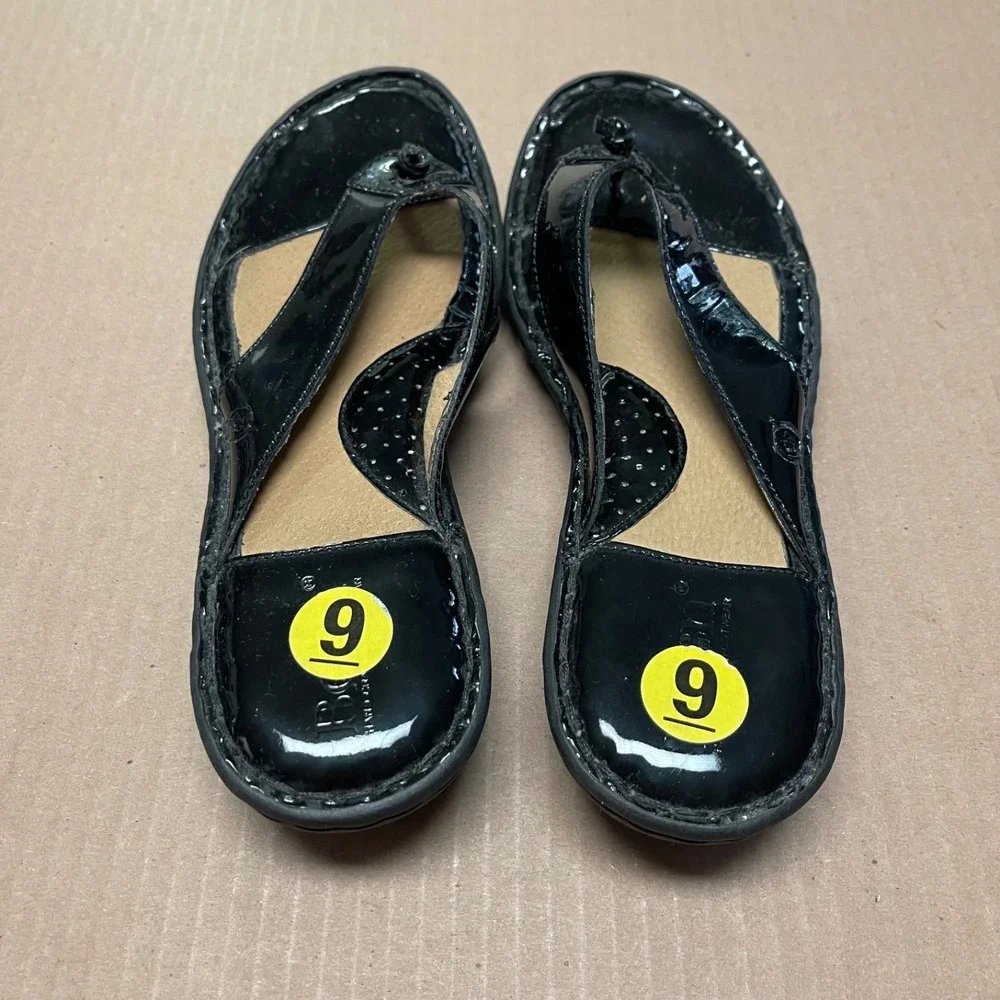b.ø.c. Børn Concept Black Patent Alisha Flip Flops Womens US 9 Boho Beach NWOT